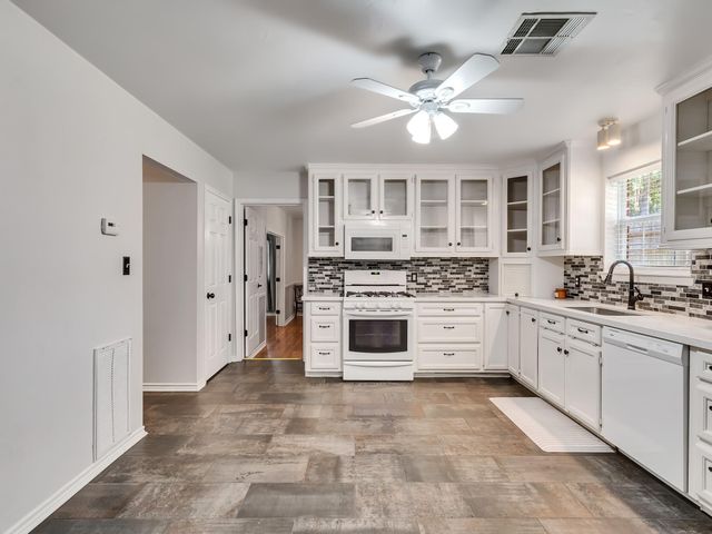 1928 Greentree Drive, Huntsville, TX 77340