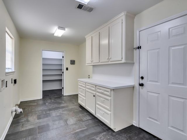 1928 Greentree Drive, Huntsville, TX 77340