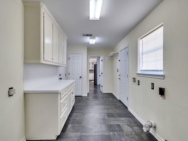1928 Greentree Drive, Huntsville, TX 77340