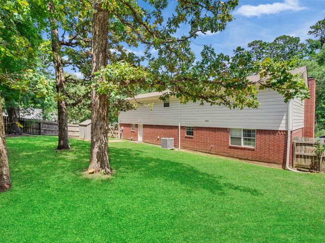 1928 Greentree Drive, Huntsville, TX 77340
