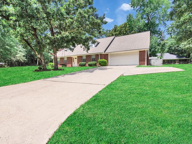 1928 Greentree Drive, Huntsville, TX 77340