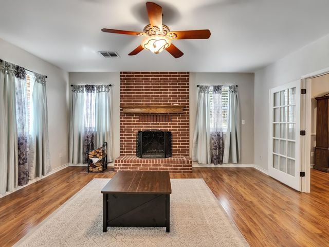 1928 Greentree Drive, Huntsville, TX 77340