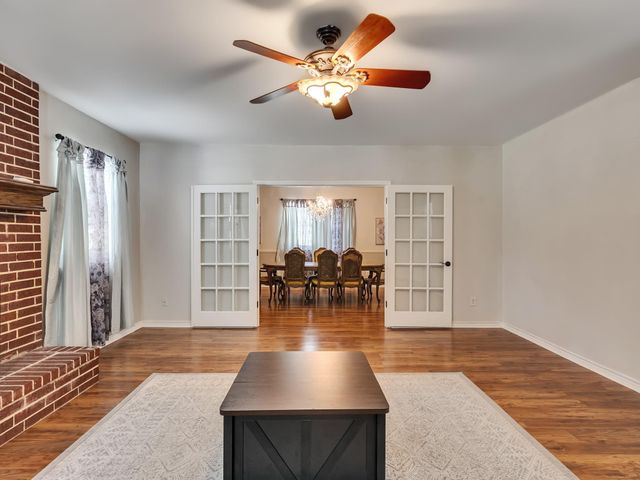 1928 Greentree Drive, Huntsville, TX 77340