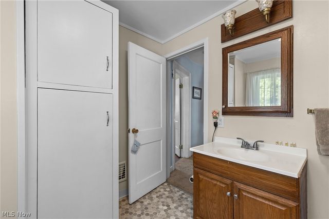 12 America Avenue, Wheeling, WV 26003
