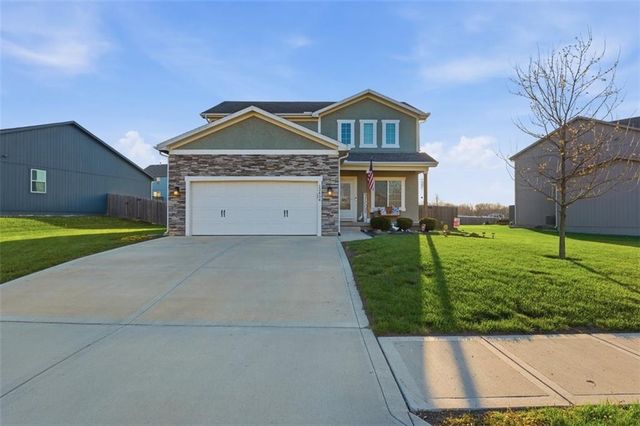 12434 Live Oak Circle, Peculiar, MO 64078