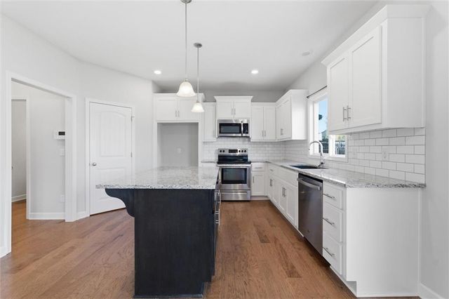 12434 Live Oak Circle, Peculiar, MO 64078