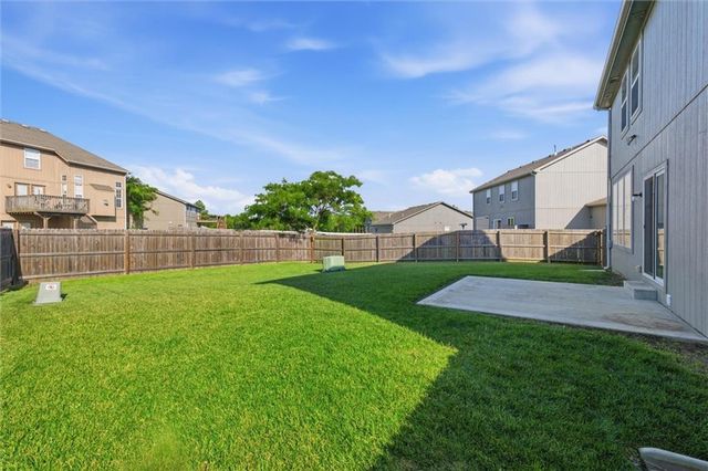 12434 Live Oak Circle, Peculiar, MO 64078