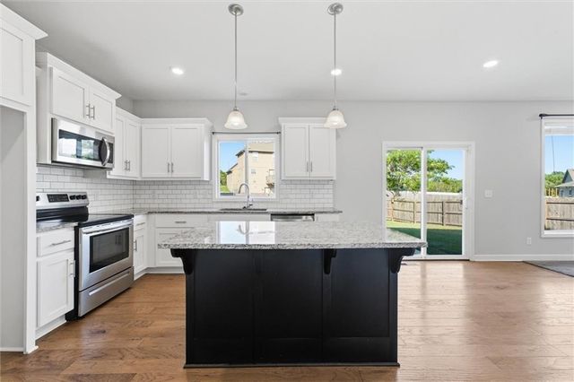 12434 Live Oak Circle, Peculiar, MO 64078