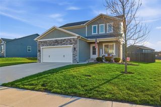 12434 Live Oak Circle, Peculiar, MO 64078