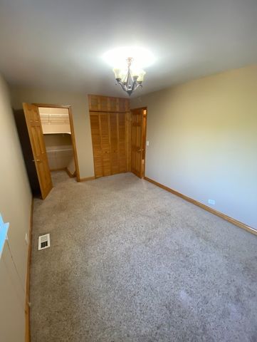 1194 Cove Drive, Prospect Heights, IL 60070