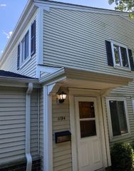 1194 Cove Drive, Prospect Heights, IL 60070