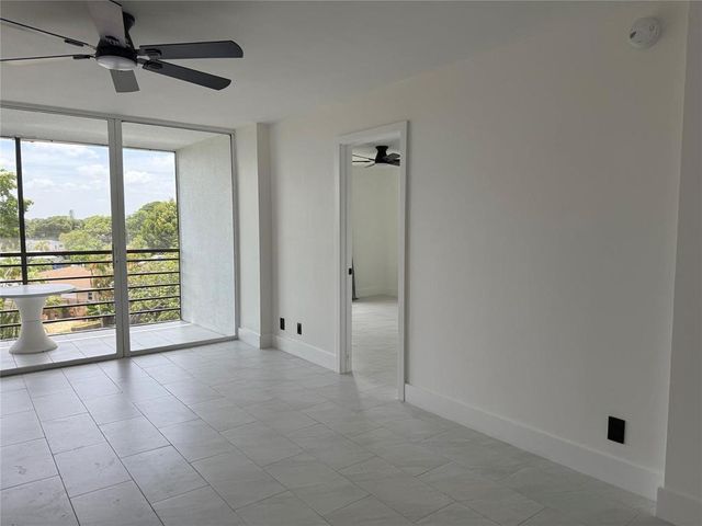 112 Royal Park Drive 4b, Oakland Park, FL 33309