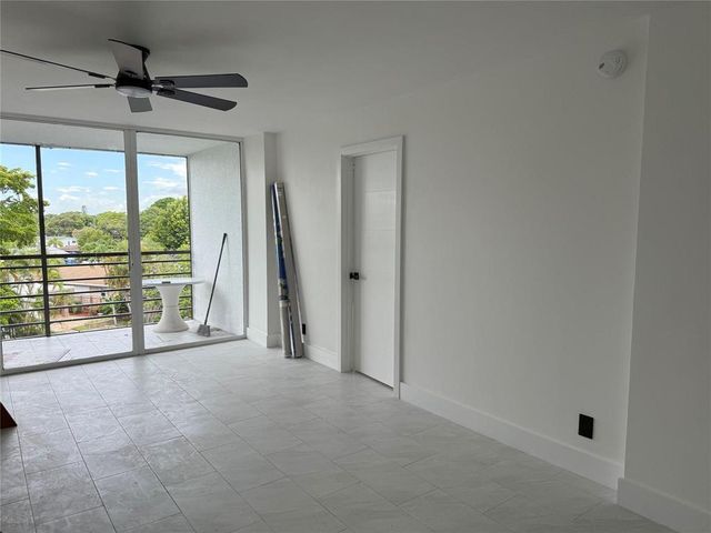 112 Royal Park Drive 4b, Oakland Park, FL 33309