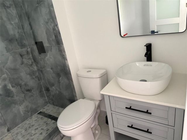 112 Royal Park Drive 4b, Oakland Park, FL 33309