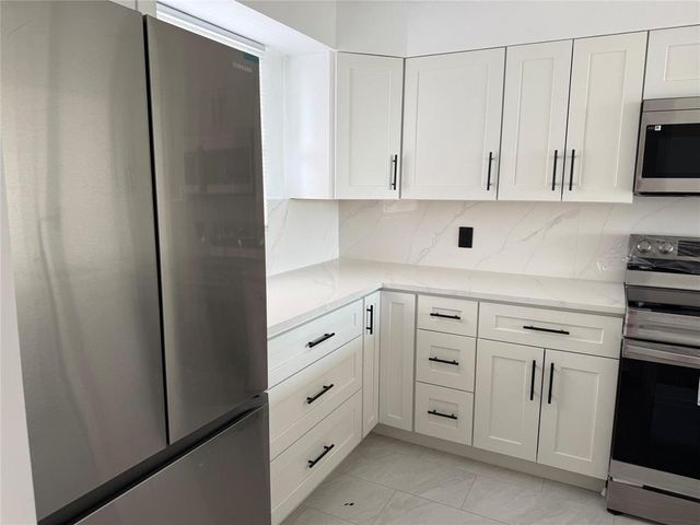 112 Royal Park Drive 4b, Oakland Park, FL 33309