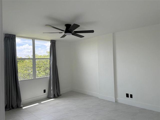 112 Royal Park Drive 4b, Oakland Park, FL 33309