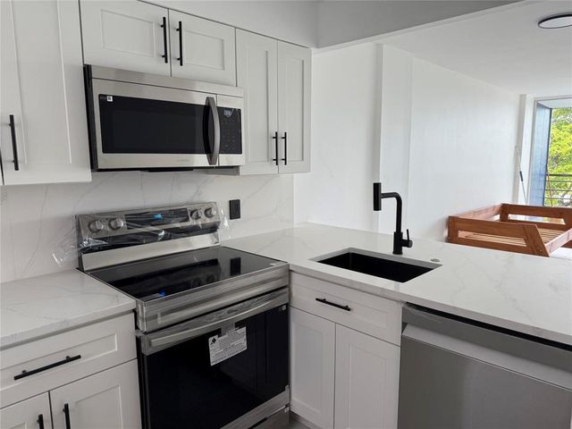 112 Royal Park Drive 4b, Oakland Park, FL 33309