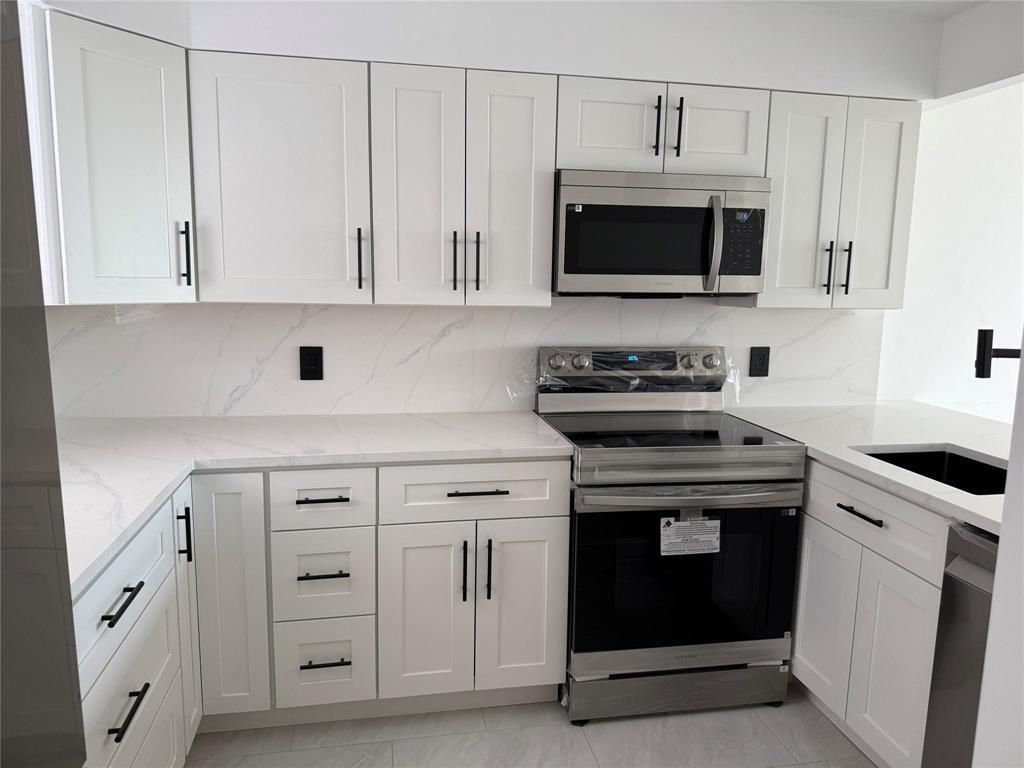 112 Royal Park Drive 4b, Oakland Park, FL 33309