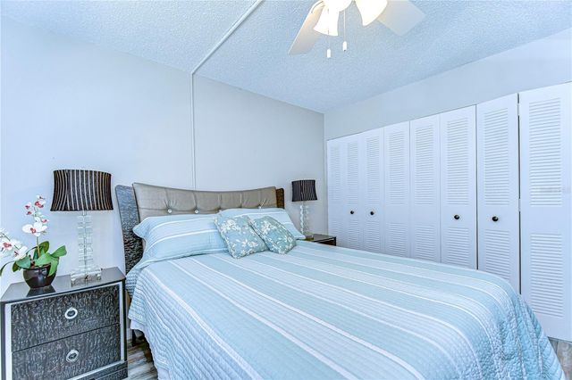 13870 OAKWOOD LANE 13870, Seminole, FL 33776