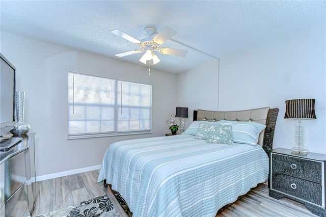 13870 OAKWOOD LANE 13870, Seminole, FL 33776