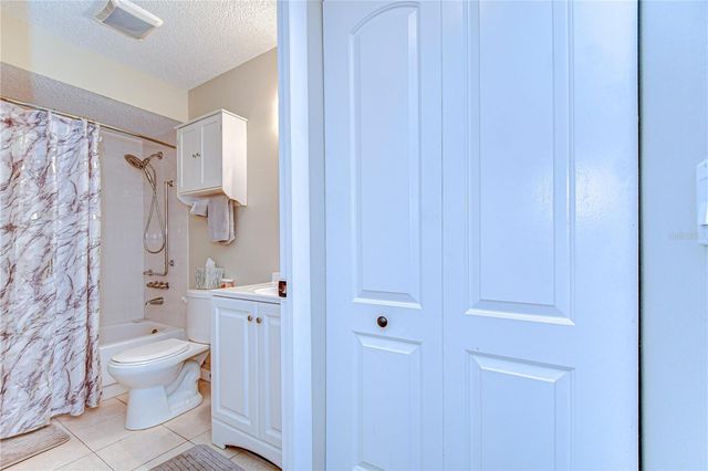 13870 OAKWOOD LANE 13870, Seminole, FL 33776