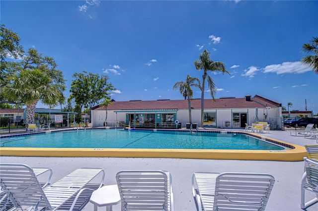 13870 OAKWOOD LANE 13870, Seminole, FL 33776