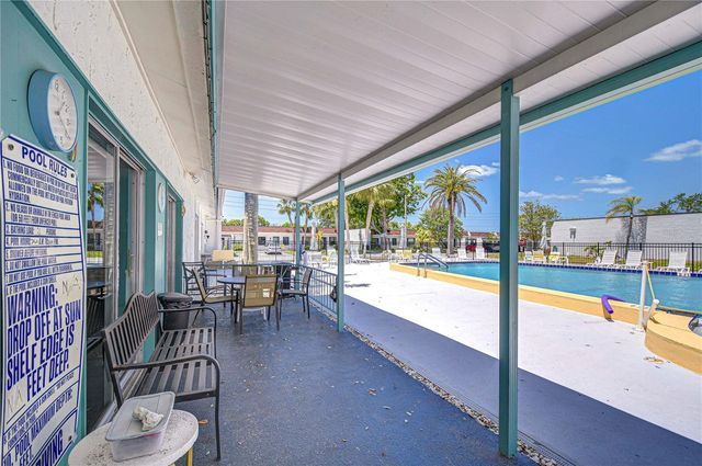 13870 OAKWOOD LANE 13870, Seminole, FL 33776