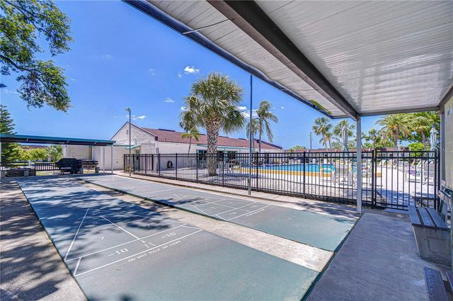 13870 OAKWOOD LANE 13870, Seminole, FL 33776