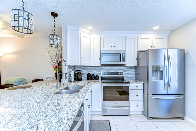 13870 OAKWOOD LANE 13870, Seminole, FL 33776