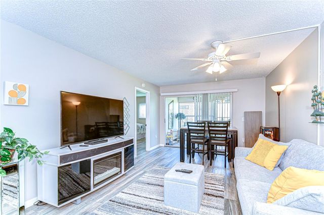 13870 OAKWOOD LANE 13870, Seminole, FL 33776