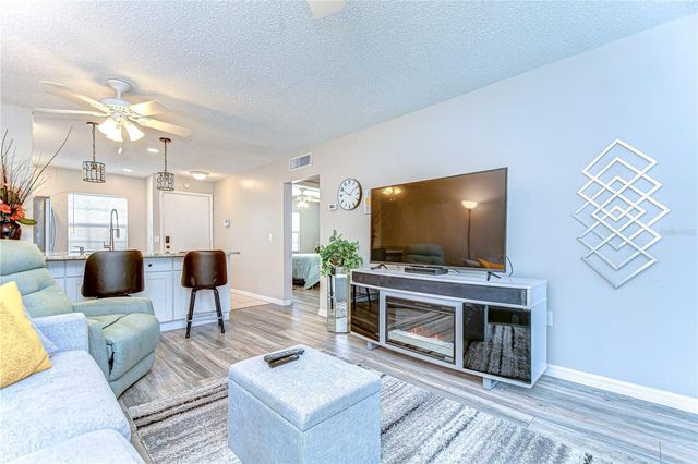 13870 OAKWOOD LANE 13870, Seminole, FL 33776