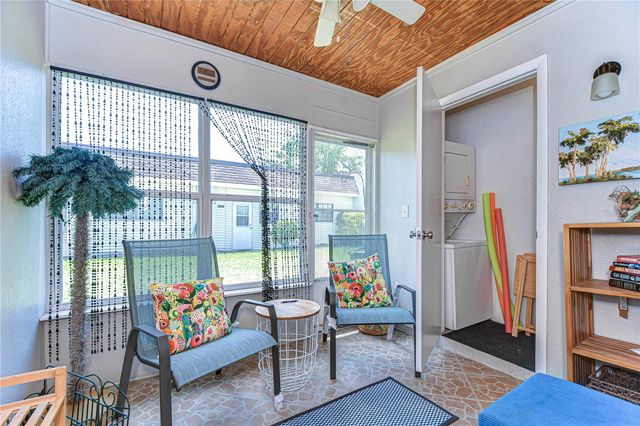 13870 OAKWOOD LANE 13870, Seminole, FL 33776