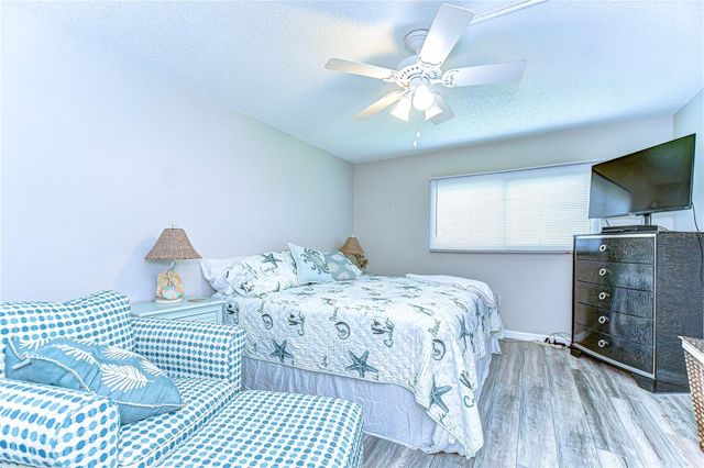 13870 OAKWOOD LANE 13870, Seminole, FL 33776