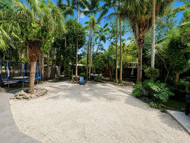 6834 SW 78th Ter, South Miami, FL 33143