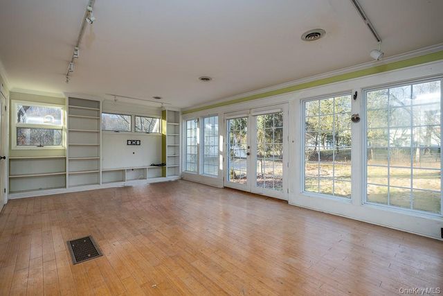 102 W Wiley Street, Maybrook, NY 12543