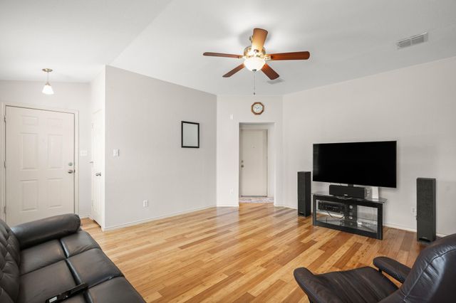 1511 Nettie DR, Leander, TX 78641