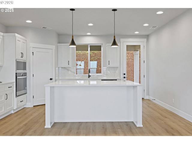 12171 Sw Autumnview St, Tigard, OR 97224