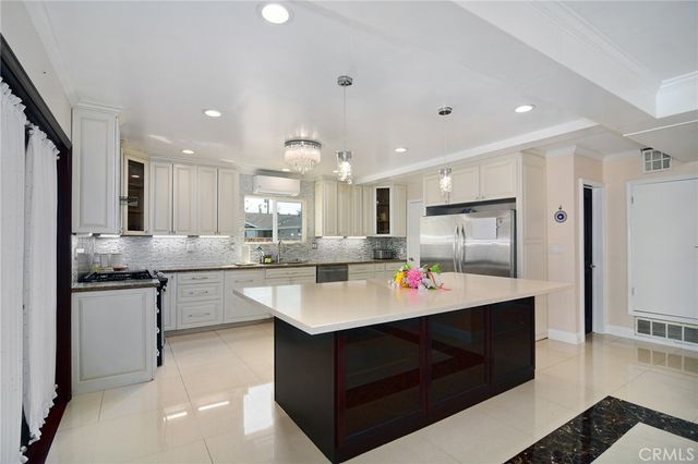 6508 Moorcroft Avenue, Woodland Hills, CA 91303