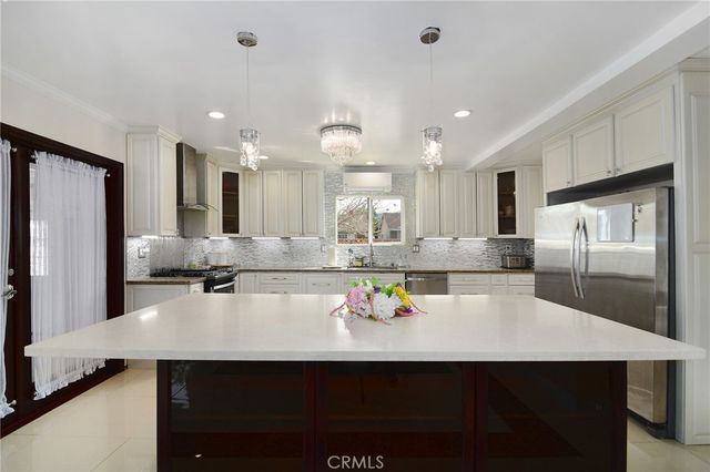 6508 Moorcroft Avenue, Woodland Hills, CA 91303