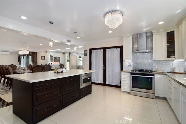 6508 Moorcroft Avenue, Woodland Hills, CA 91303