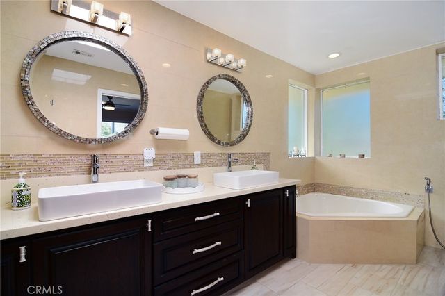 6508 Moorcroft Avenue, Woodland Hills, CA 91303