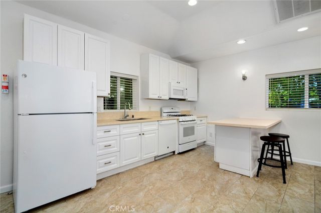 6508 Moorcroft Avenue, Woodland Hills, CA 91303