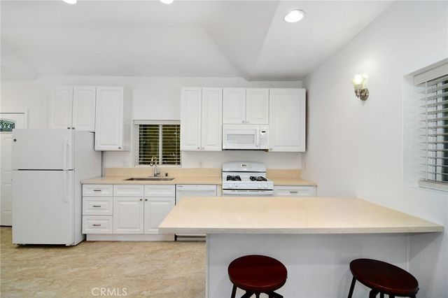 6508 Moorcroft Avenue, Woodland Hills, CA 91303