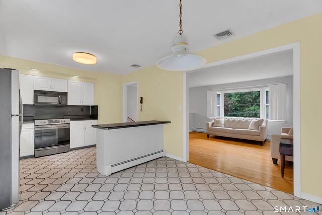 1144 Long Hill Road, Guilford, CT 06437