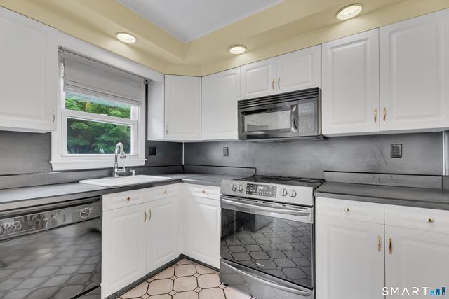 1144 Long Hill Road, Guilford, CT 06437