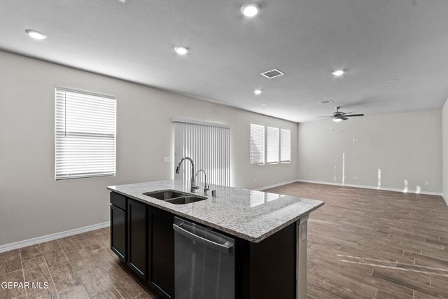 321 EMERALD EARTH Lane, Horizon City, TX 79928