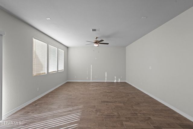 321 EMERALD EARTH Lane, Horizon City, TX 79928