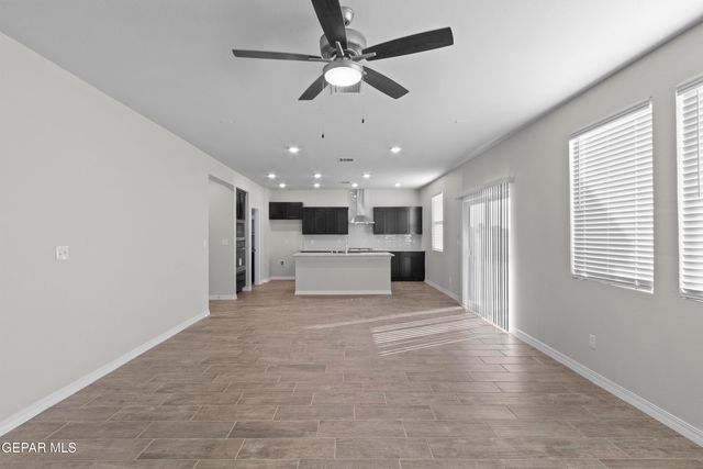 321 EMERALD EARTH Lane, Horizon City, TX 79928