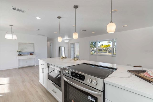 226 PARKVIEW DRIVE, Venice, FL 34293