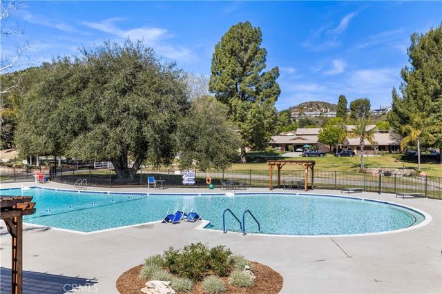 19231 Avenue Of The Oaks A, Newhall, CA 91321